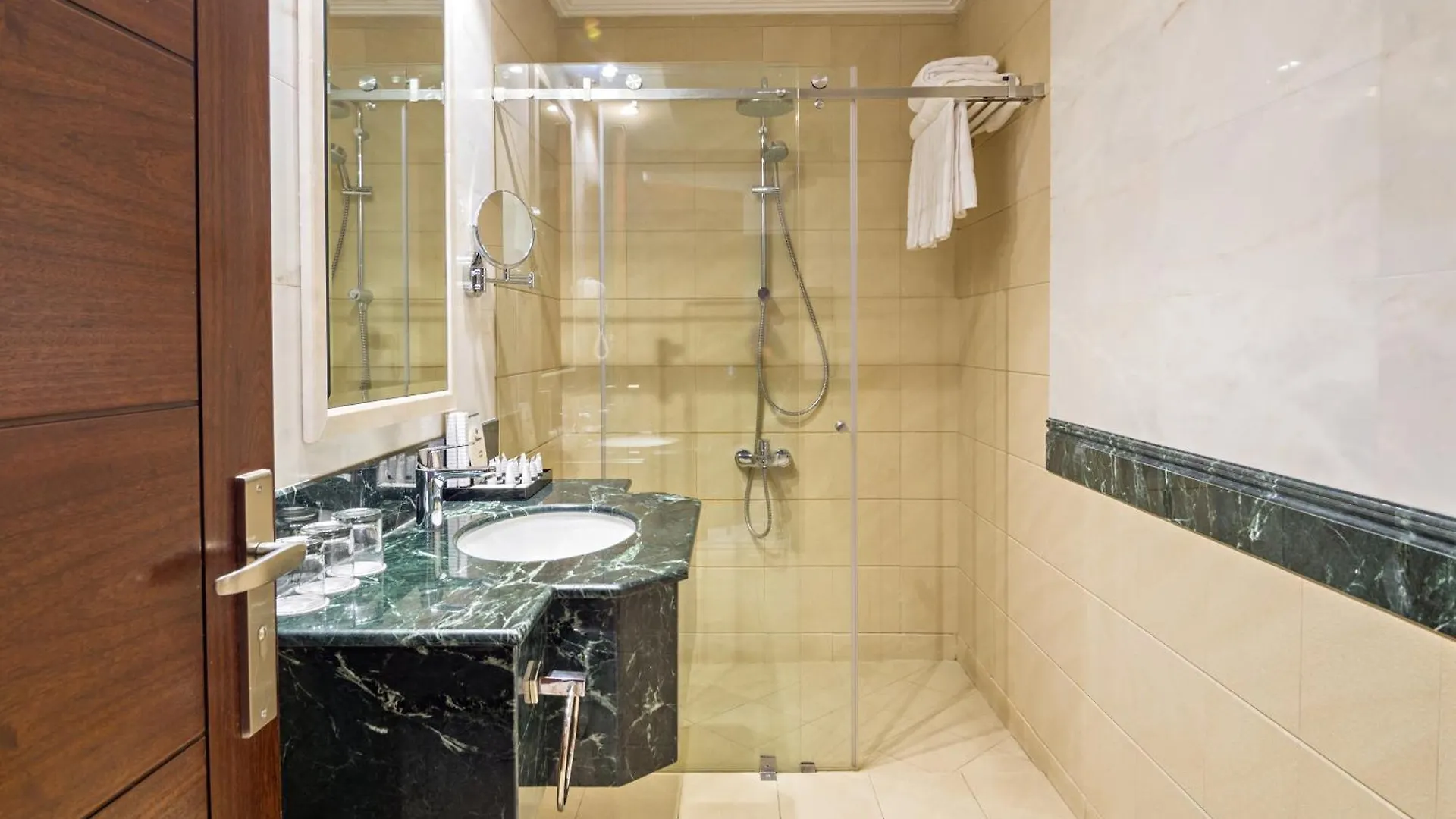 Jiwar Almasi Hotel Cidde